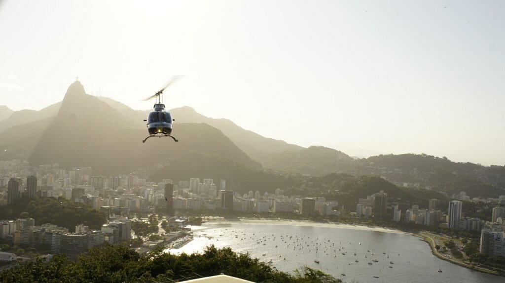 Voo panorâmico sobre o Cristo Redentor - 2024 1 voo panorâmocp sobre o rio de janeiro