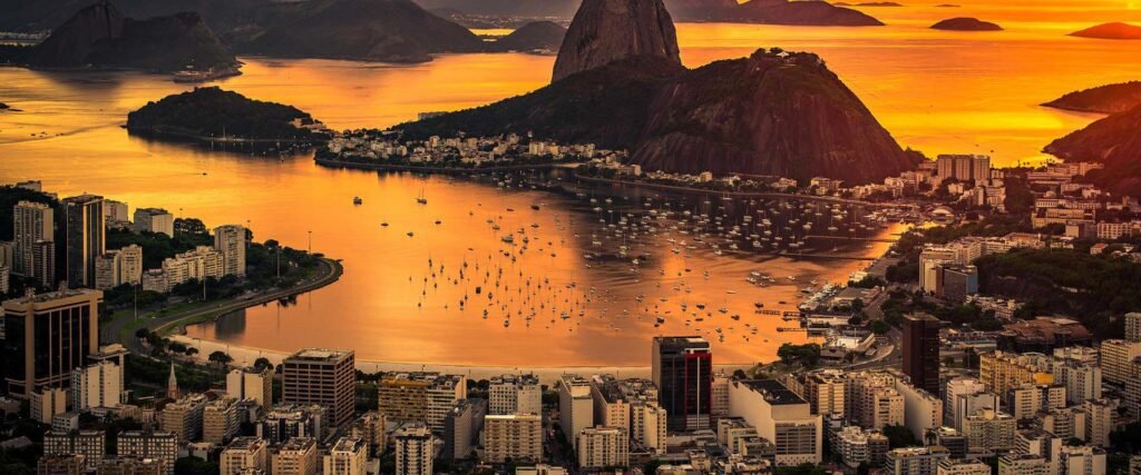 Pontos turísticos imperdíveis no Rio de Janeiro em 2024 11 Rio de Janeiro visto a noite, corcovado, pão de açucar