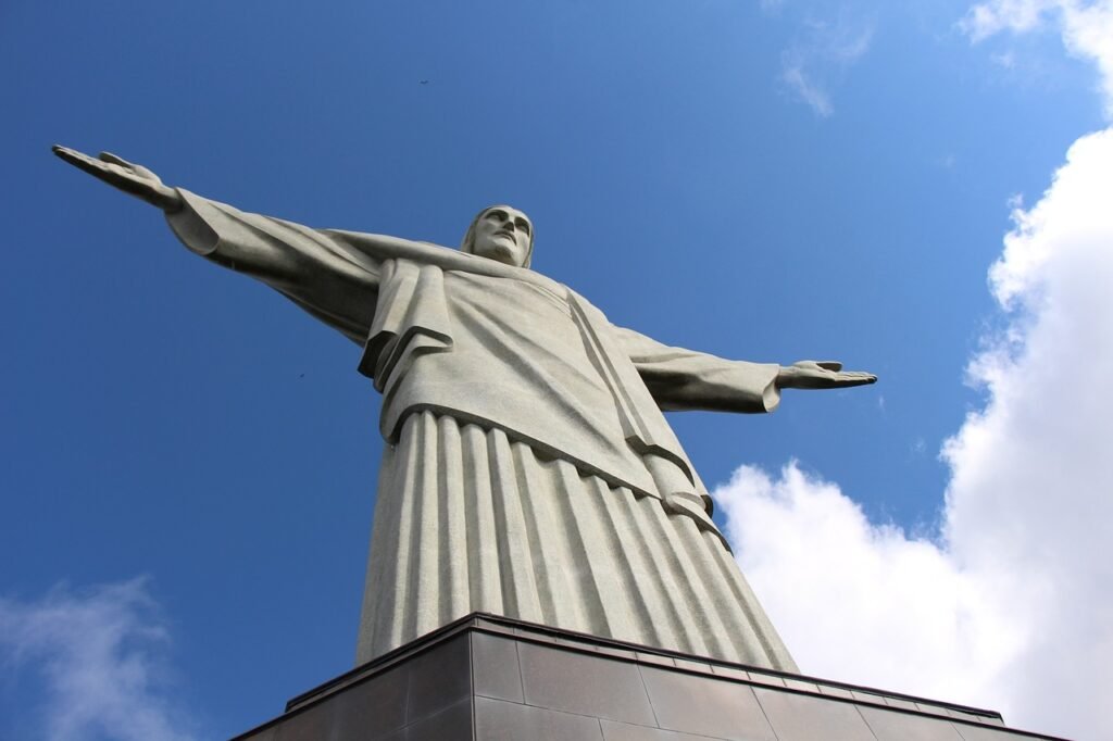 Pontos turísticos imperdíveis no Rio de Janeiro em 2024 2 Cristo redentor licenerenck