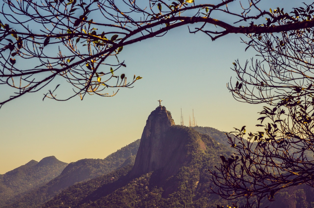 Tudo o que você precisa saber sobre o Mirante Dona Marta 4 Cristo Redentor visto em dia de sol
