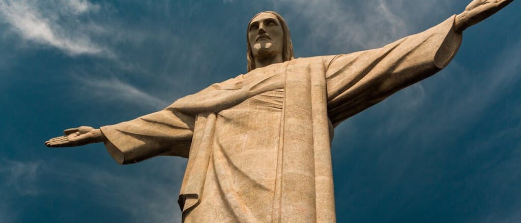 A Estátua do Cristo Redentor: Por que é um dos destinos mais procurados do mundo? 15 cristo bracos abertos