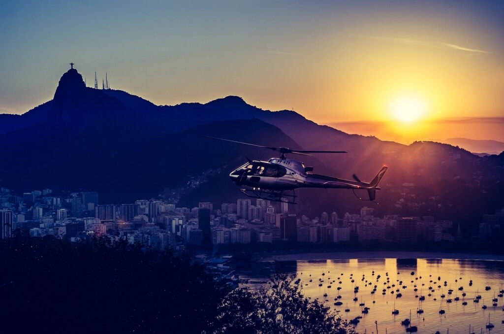A Estátua do Cristo Redentor: Por que é um dos destinos mais procurados do mundo? 5 Vista panorâmica, Cristo, Lagoa Rodrigo de Freitas. Voo helicóptero.