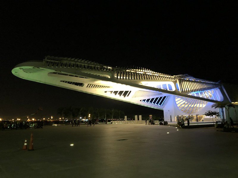 Tudo Sobre o Museu do Amanhã: Arquitetura, Exposições e Como Visitar 4 Foto noturna do Museu do Amanhã
