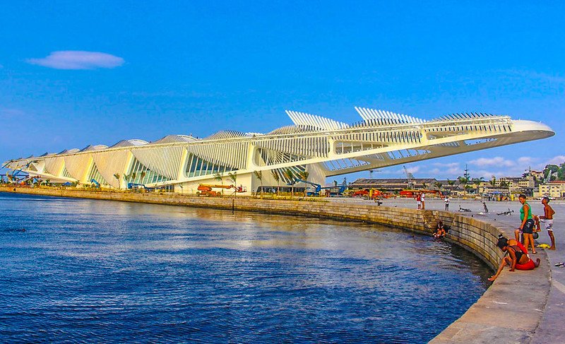 Tudo Sobre o Museu do Amanhã: Arquitetura, Exposições e Como Visitar 5 Foto tirada durante o dia, museu do amanhã no RIo.