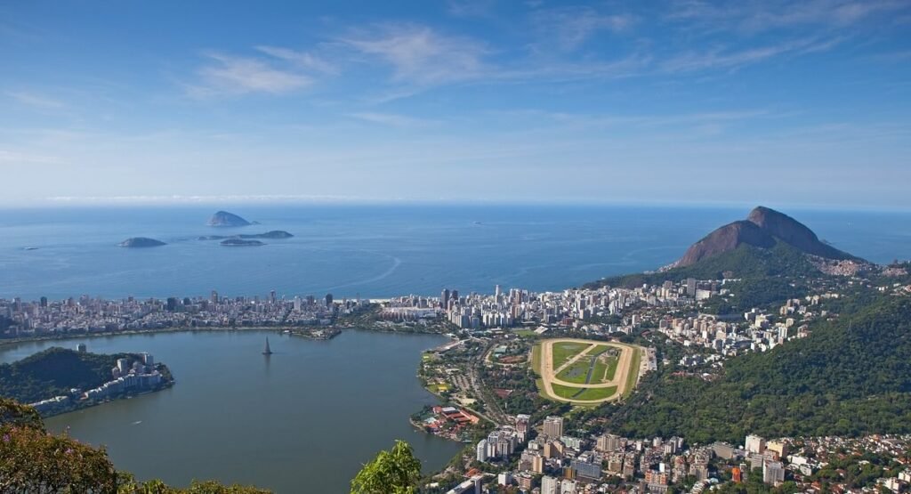 Previsão do tempo em Rio de Janeiro próximos dias. 1 Cidade do Rio de Janeiro Vista de Cima, dia de sol.
