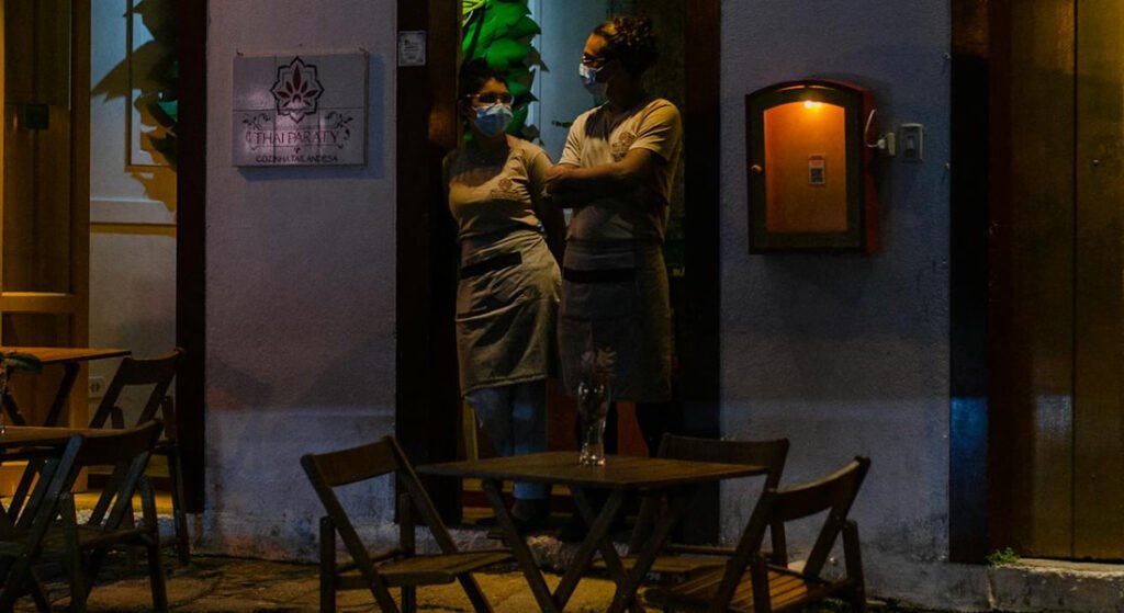 O Que Fazer em Paraty: Um Guia Completo para Sua Viagem 5 Foto de Mesa em Restaurante de Paraty.