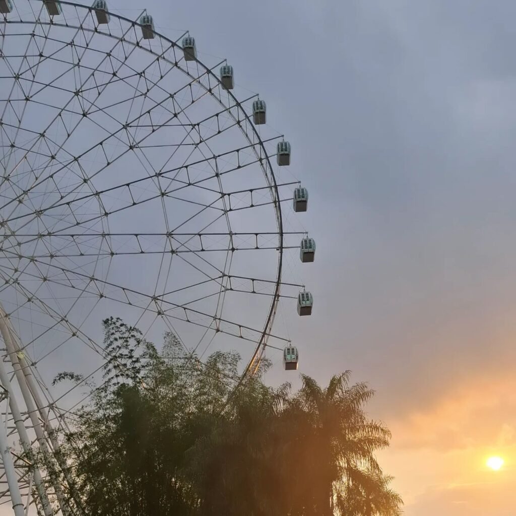 Yup Star: A Roda-Gigante do Rio de Janeiro horários e ingressos 1 YupStar Rio, por do sol, imagem de perto vista do chão.