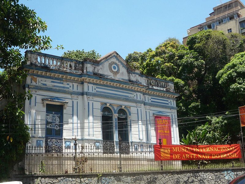 Como Visitar o Mirante Dona Marta: Dicas e Informações Práticas 3 Fachada do MIAN - Museu Internacional de Arte Naïf