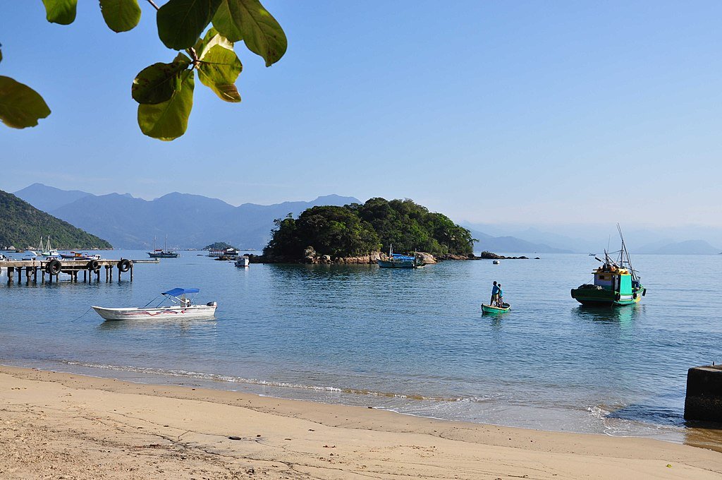 Réveillon 2025 em Ilha Grande: Uma Virada Inesquecível 5 Foto da praia do Abraão, Angra dos Reis