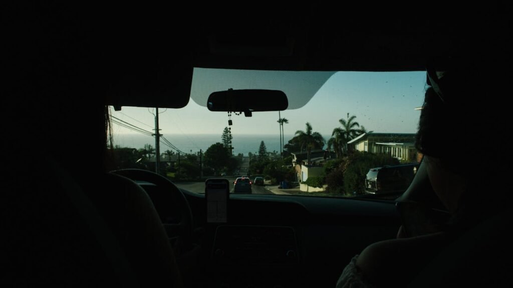 Réveillon 2025 em Ilha Grande: Uma Virada Inesquecível 4 Foto, dentro do uber.