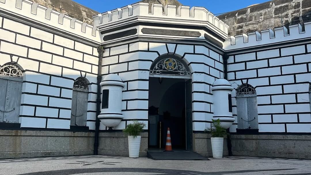 Por Que o Forte de Copacabana é a Melhor Parada em Sua Visita ao Rio? 9 Patio interior do Forte de Copacabana.