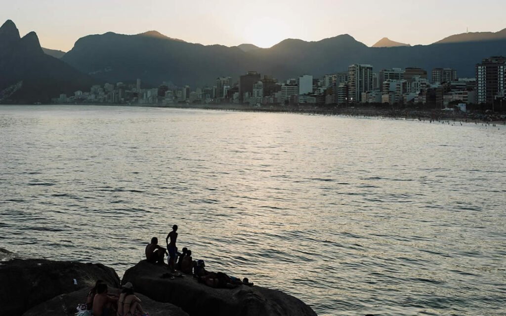 Por que o Pôr do Sol no Arpoador é o Mais Bonito do Rio de Janeiro? 9 Por do sol, pedra do arpoador.