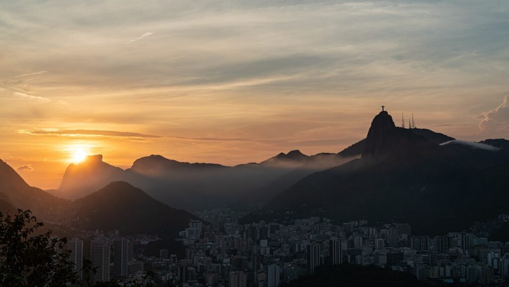 Vans do Corcovado: A Melhor Opção para Chegar ao Cristo Redentor 4 sunset rio