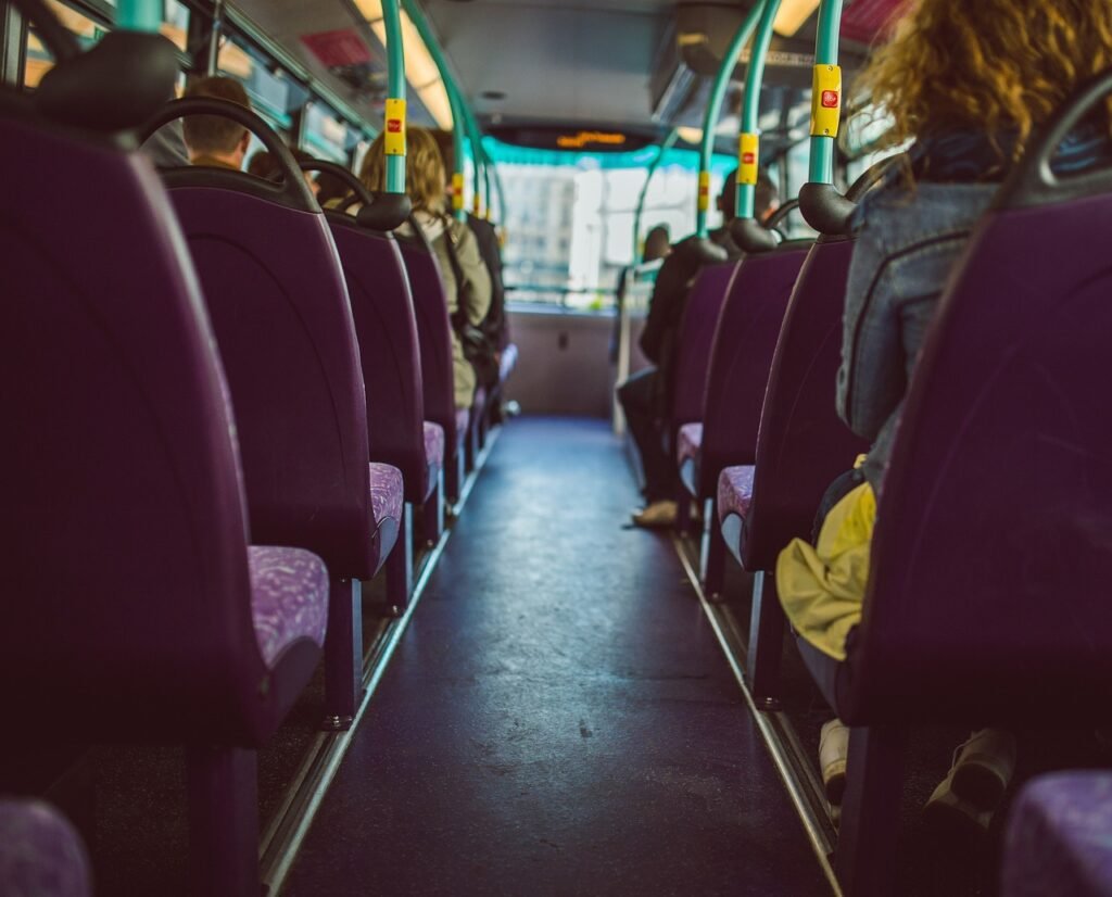 Carnaval 2025 no Rio: os melhores blocos de rua, dicas e ingressos 5 Foto dentro do onibus.