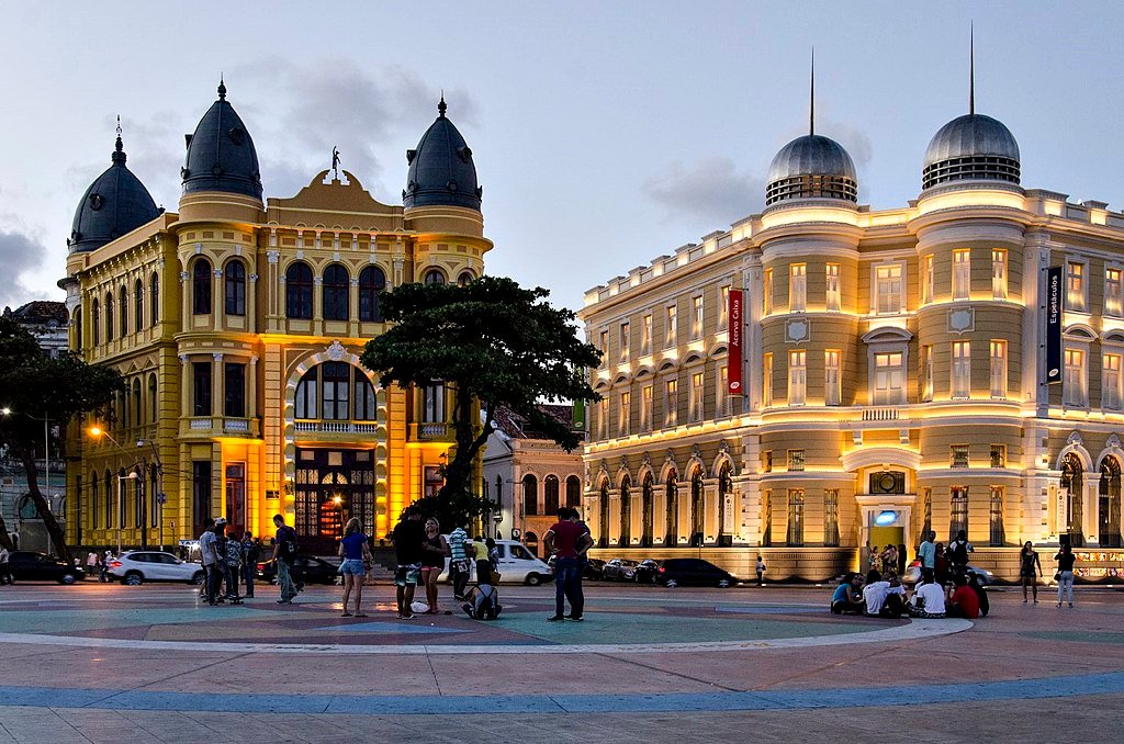 Programação de Carnaval de Recife 2025 3 Marco zero em Recife, PE; Foto fim de tarde.