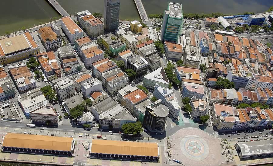 Programação de Carnaval de Recife 2025 4 Foto aérea do Marco zero, Recife Antigo.