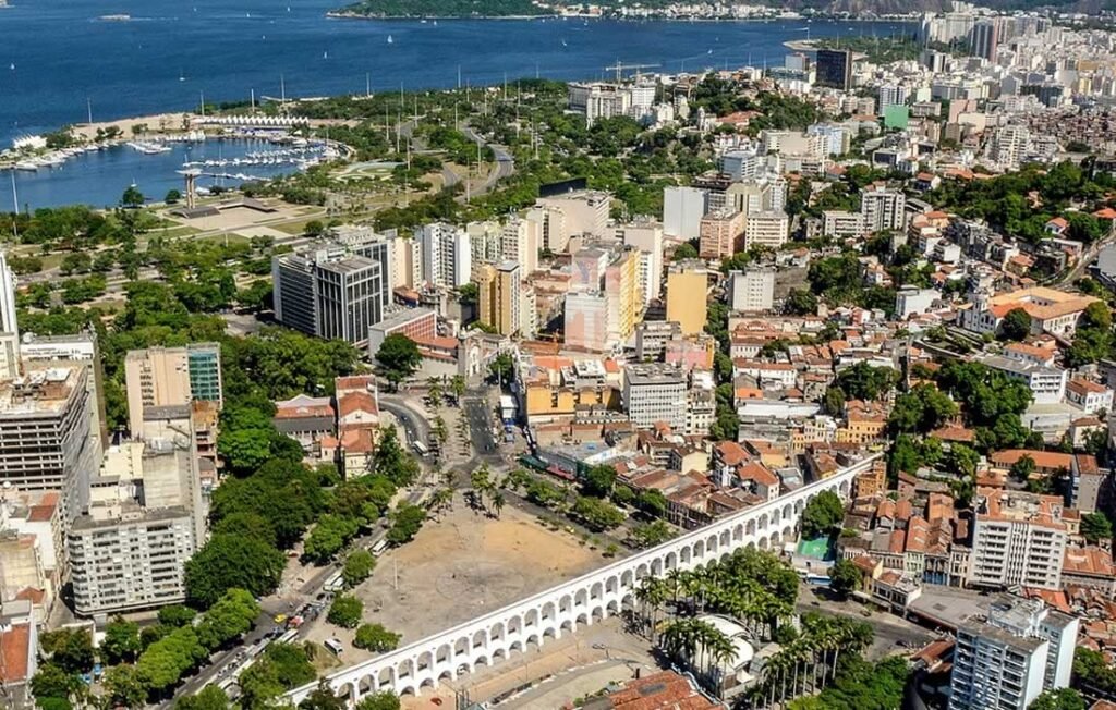 O Que Fazer no Rio de Janeiro? 10 Pontos Turísticos Imperdíveis 8 Arcos da Lapa Rio de Janeiro.