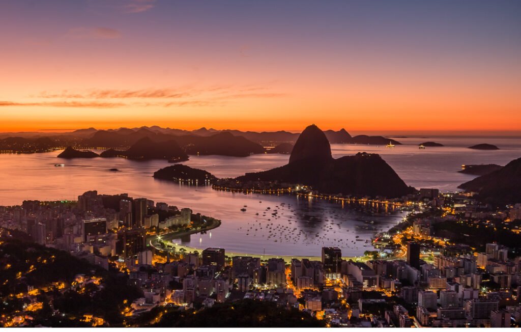 Mirante Dona Marta: Vale a Pena? Guia Definitivo 1 Foto, vista do Mirante dona Marta, na imagem Baia da Guanabara e Pão de Açúcar.