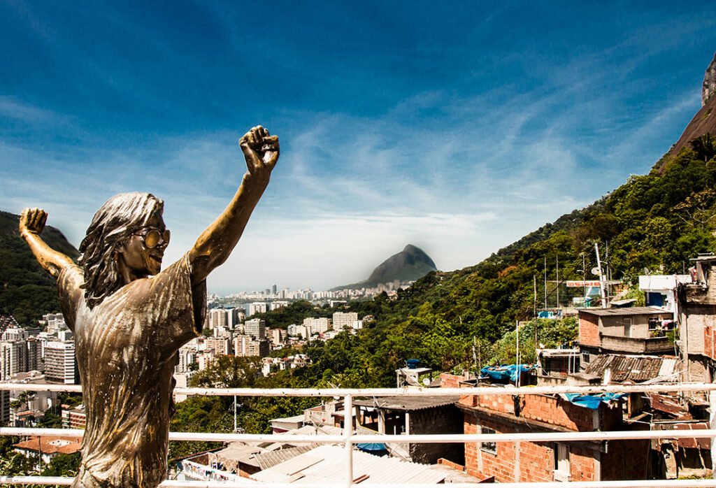 Mirante Dona Marta: Vale a Pena? Guia Definitivo 4 Foto estátua Michael Jackson no Rio de Janeiro