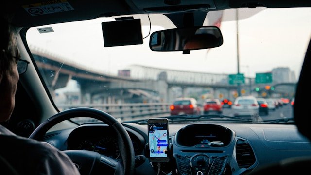 Pão de Açúcar, Rio de Janeiro: Guia Completo 5 Vista de dentro de um carro de aplicativo. Uber.