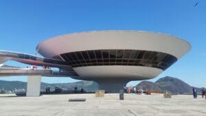 HOSPEDAGENS 5 Caminho Niemeyer Niterói - conjunto arquitetônico de Oscar Niemeyer na orla