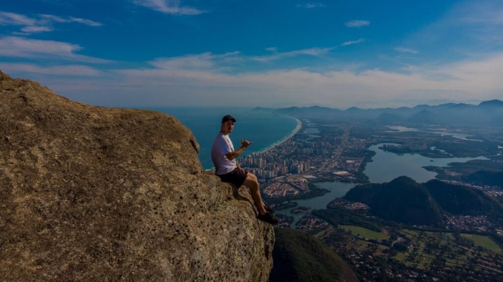 Pedra Bonita: Trilha Fácil, Mirante e Voo Livre na Zona Sul 5 Vista do mirante da Pedra Bonita com São Conrado e o oceano ao fundo, Rio de Janeiro